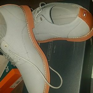 TOMMY HILFIGER SEASIDE GRAY LEATHER SIZE 10